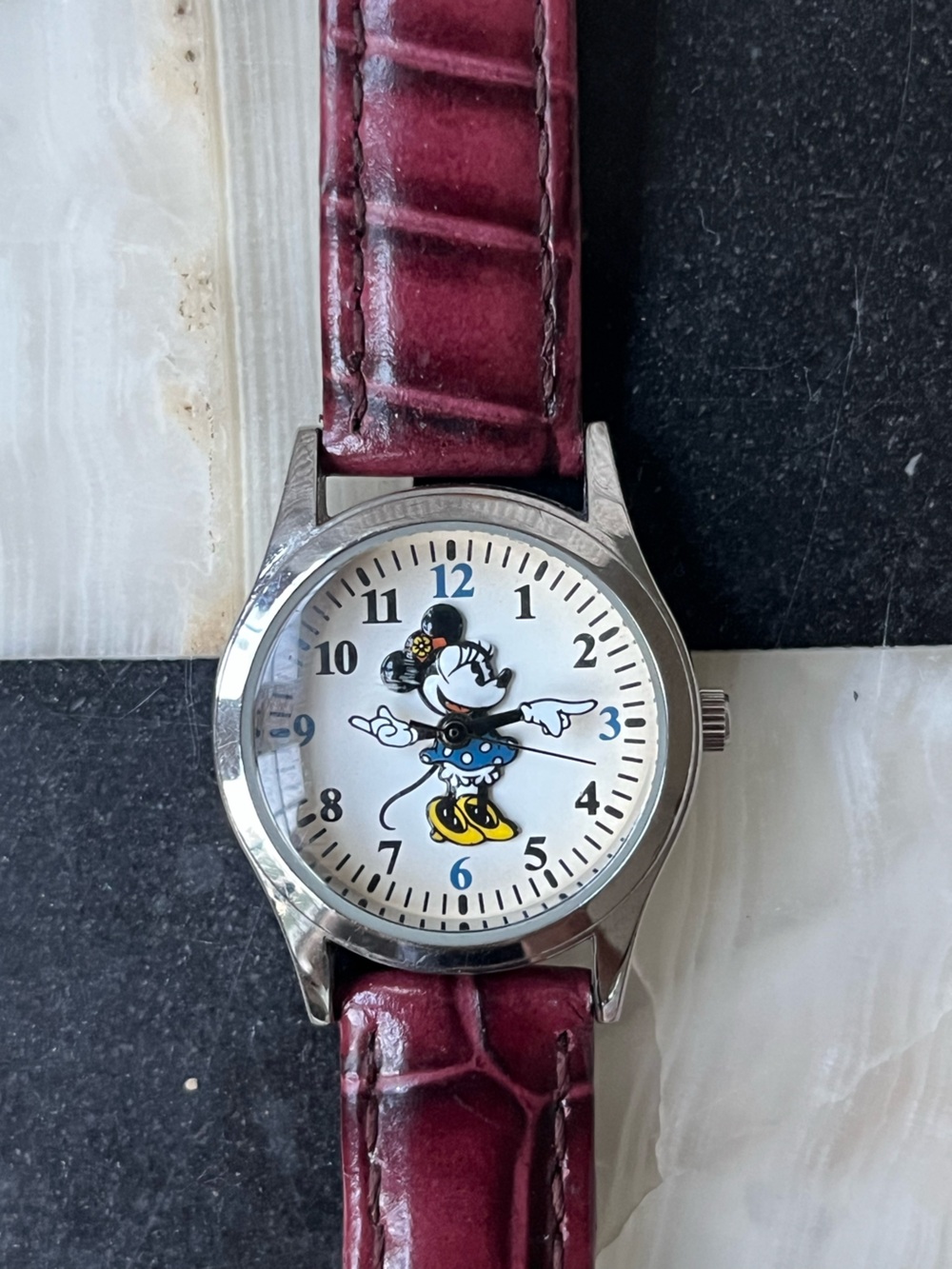 DISNEY PARKS MINNIE MOUSE LEATHER BAND WATCH TESTED WORKING VINTAGE NEW BATTERY